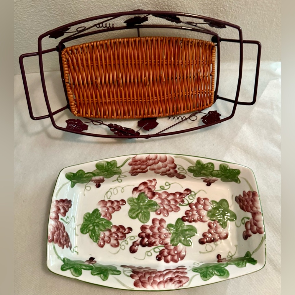 Temp-Tations Presentable Ovenware 11”x6.75” bake ware with carry rack. Grapes
